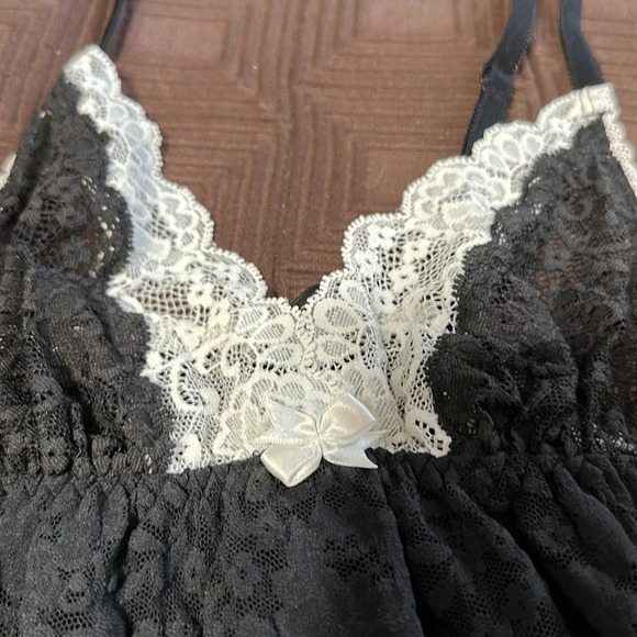Victoria Secret black and white lace slip top size small - Picture 2 of 6